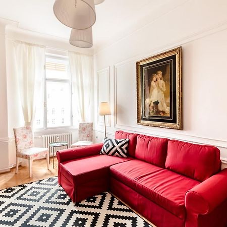 Golden Esthetic With Red Sofa Apartment Budapeszt Zewnętrze zdjęcie