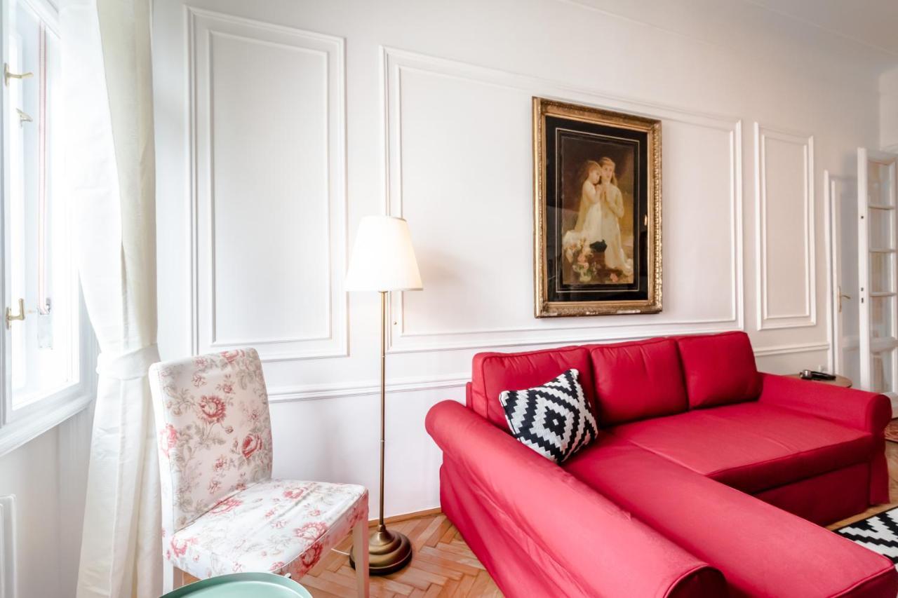 Golden Esthetic With Red Sofa Apartment Budapeszt Zewnętrze zdjęcie