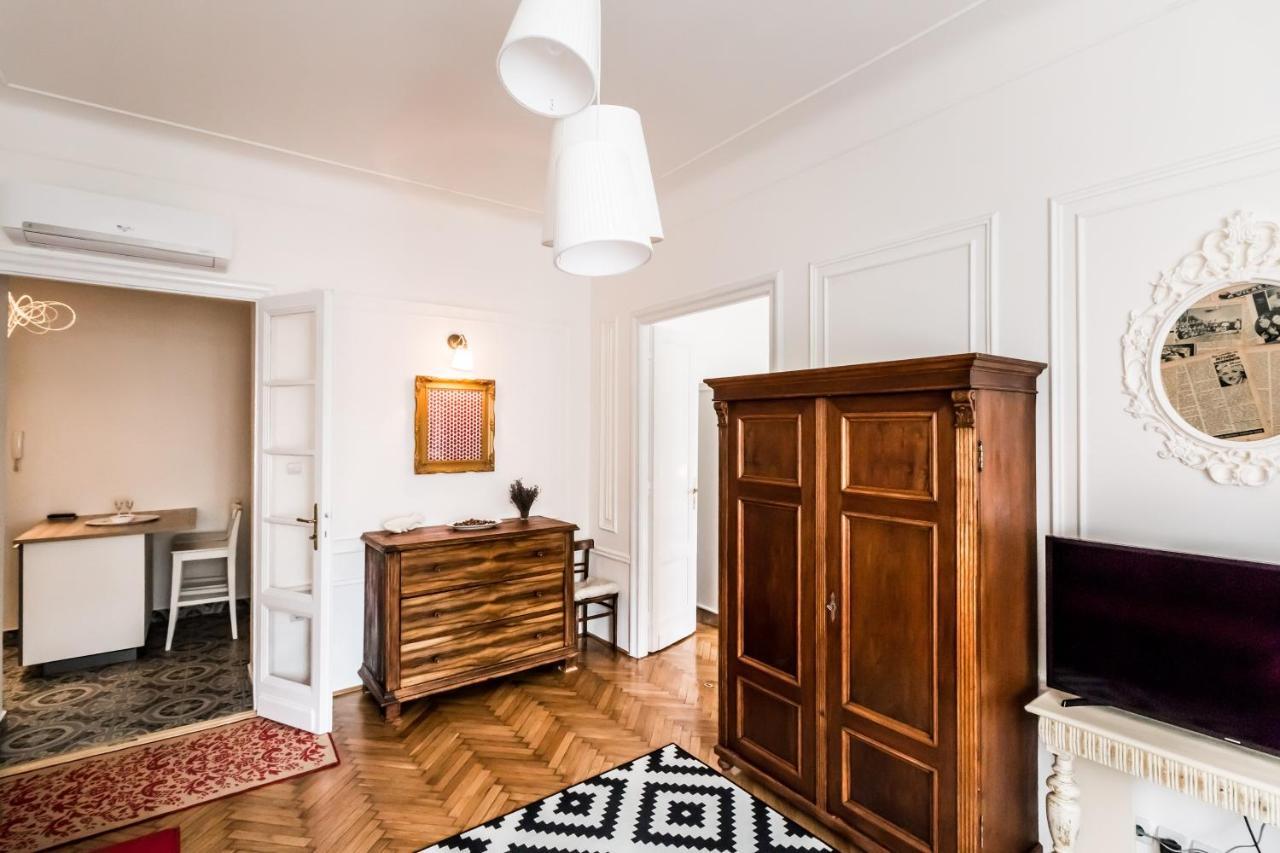 Golden Esthetic With Red Sofa Apartment Budapeszt Zewnętrze zdjęcie