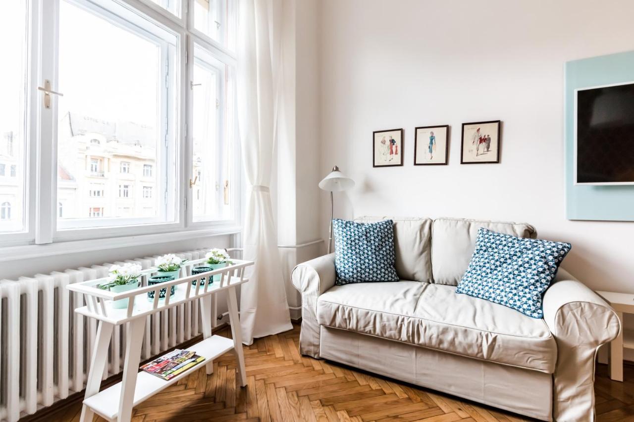 Golden Esthetic With Red Sofa Apartment Budapeszt Zewnętrze zdjęcie