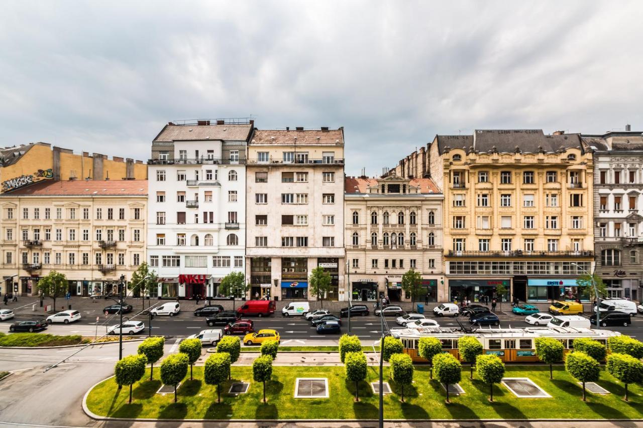 Golden Esthetic With Red Sofa Apartment Budapeszt Zewnętrze zdjęcie